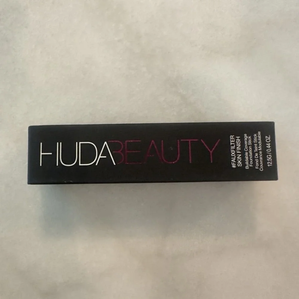 Huda Beauty‎ Fauxfilter Skin Finish Foundation Stick - LAVA CAKE 590R